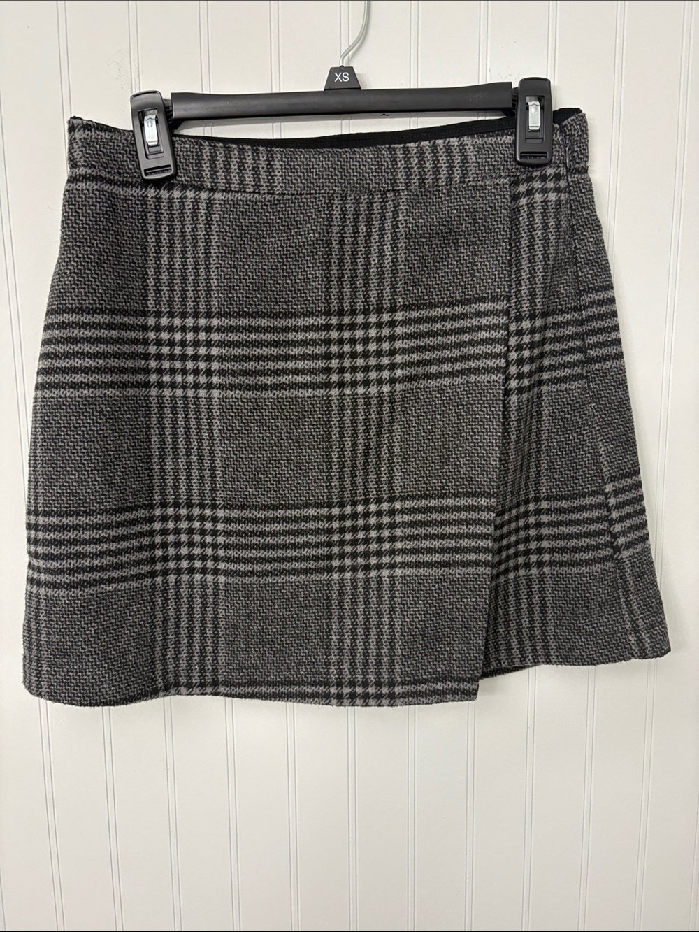 Abercrombie & Fitch Plaid Mini Skirt Women Size Medium Black Grey